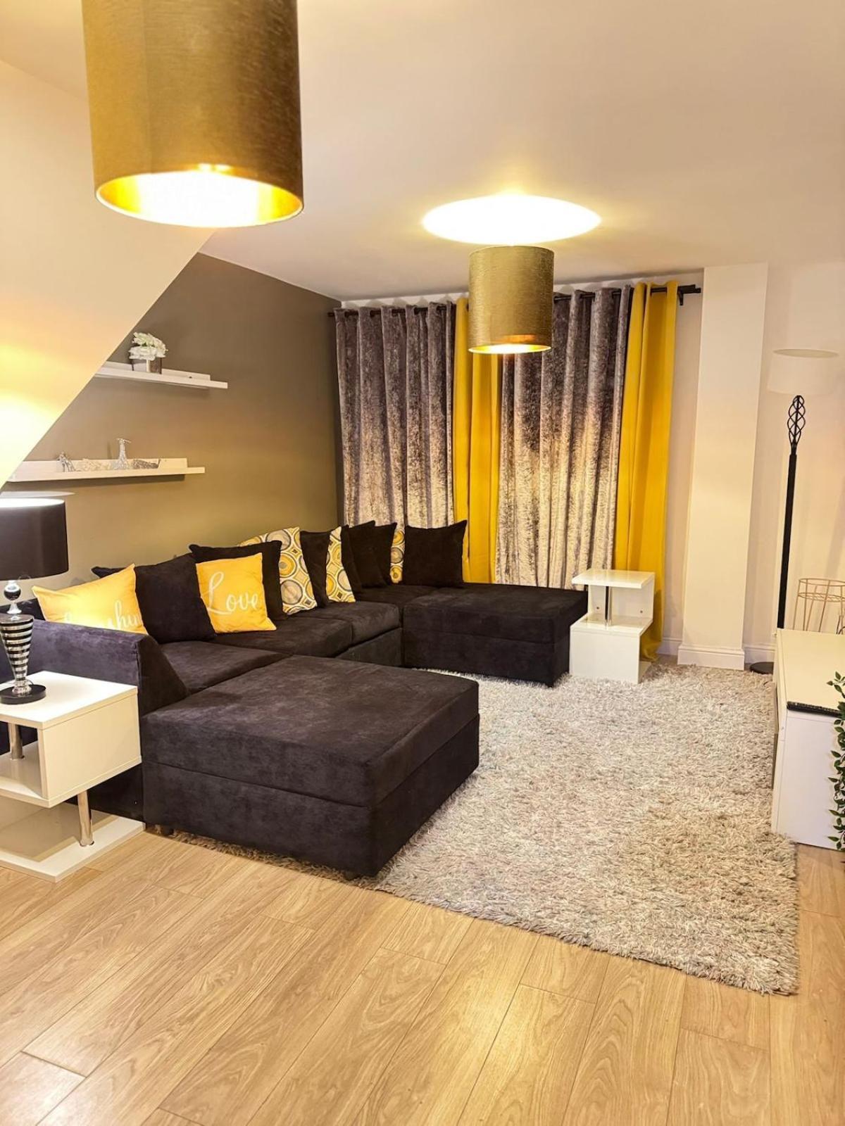 Warm Spacious Lovely House *